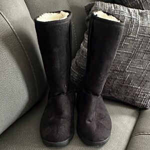 Dawg’s Cozy Black Winter Boots for Women